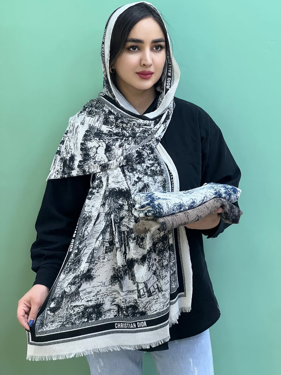 شال برشکا نخی طرح دیور جنگلی سه رنگ سورمه ای، موکا، مشکی