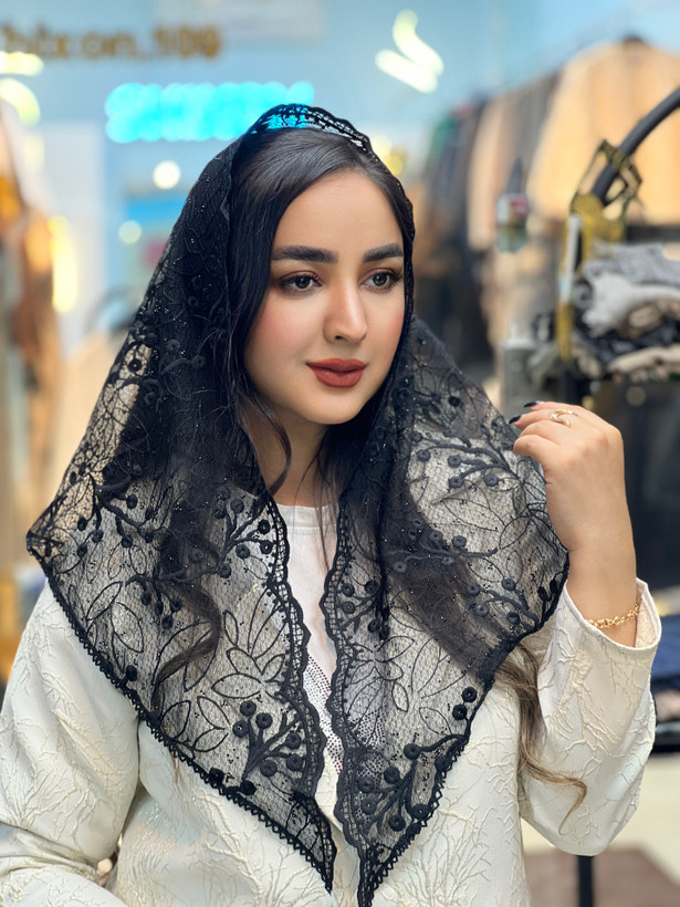 مینی اسکارف مشکی گیپور سه گوش نگینی لوکس وارداتی قواره۹۰ - استوک