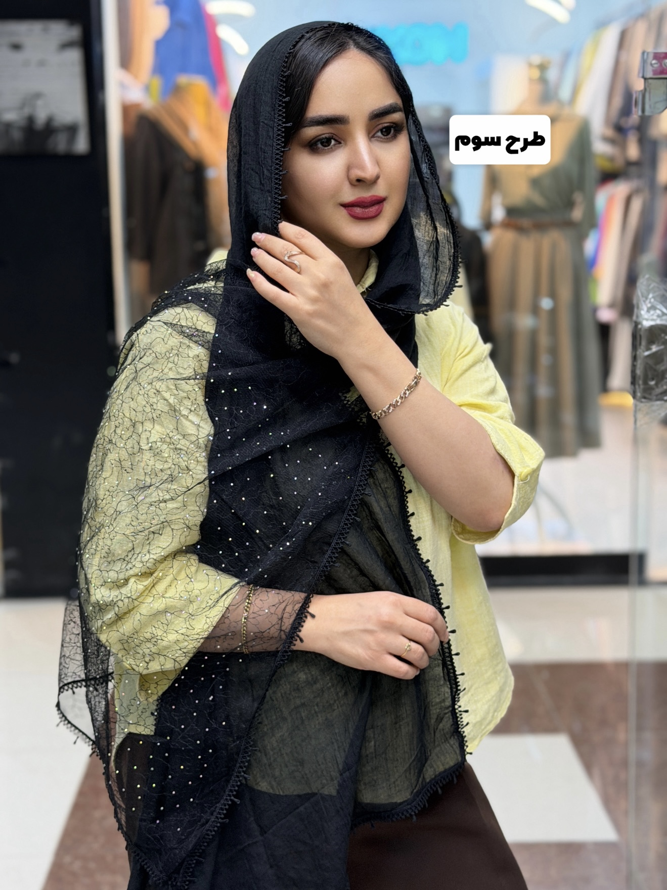 شال نخی مشکی لبه و دستک کار شده کار شده وارداتی در سه طرح