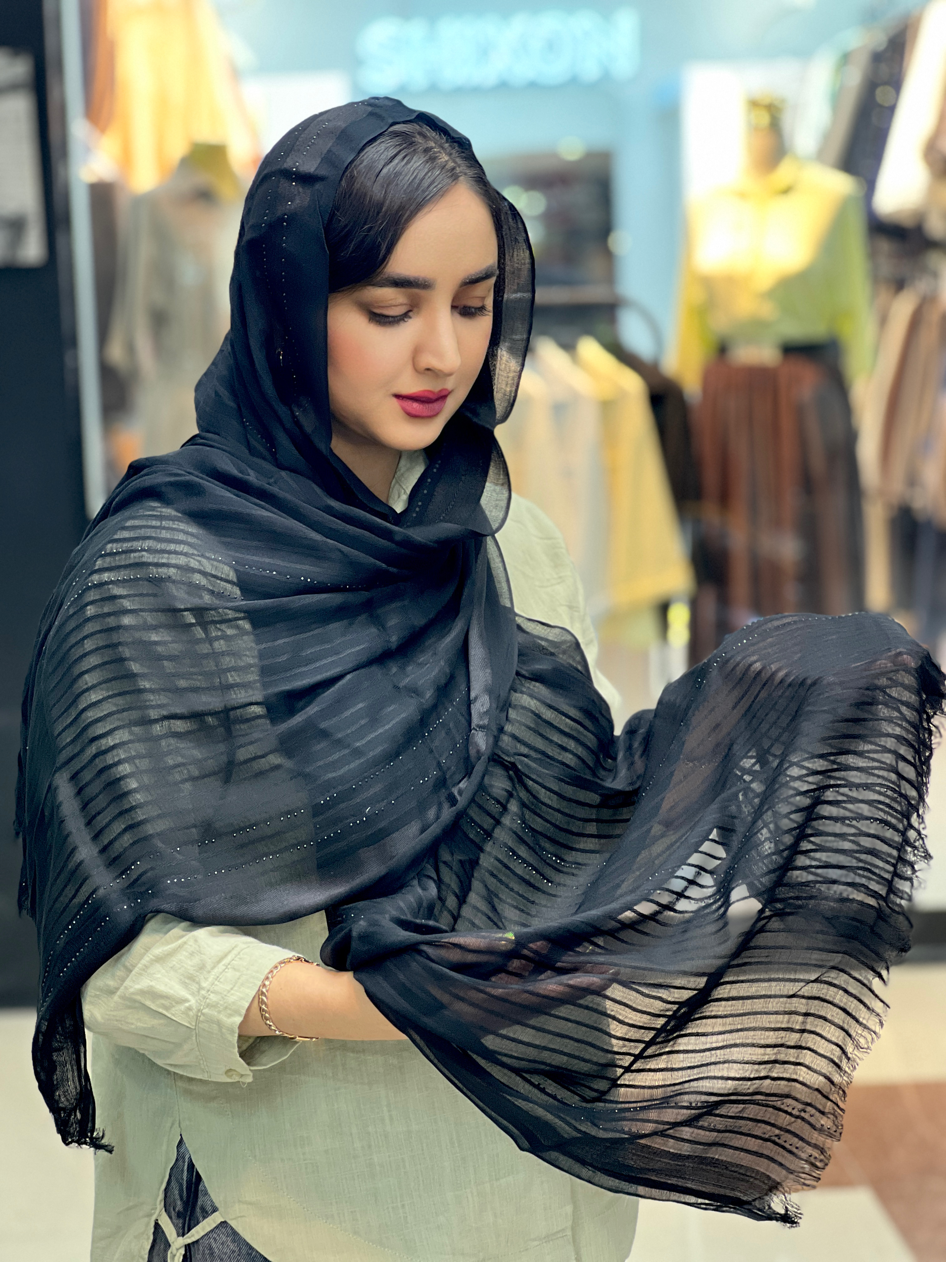 شال نخی مشکی  نگینی وارداتی