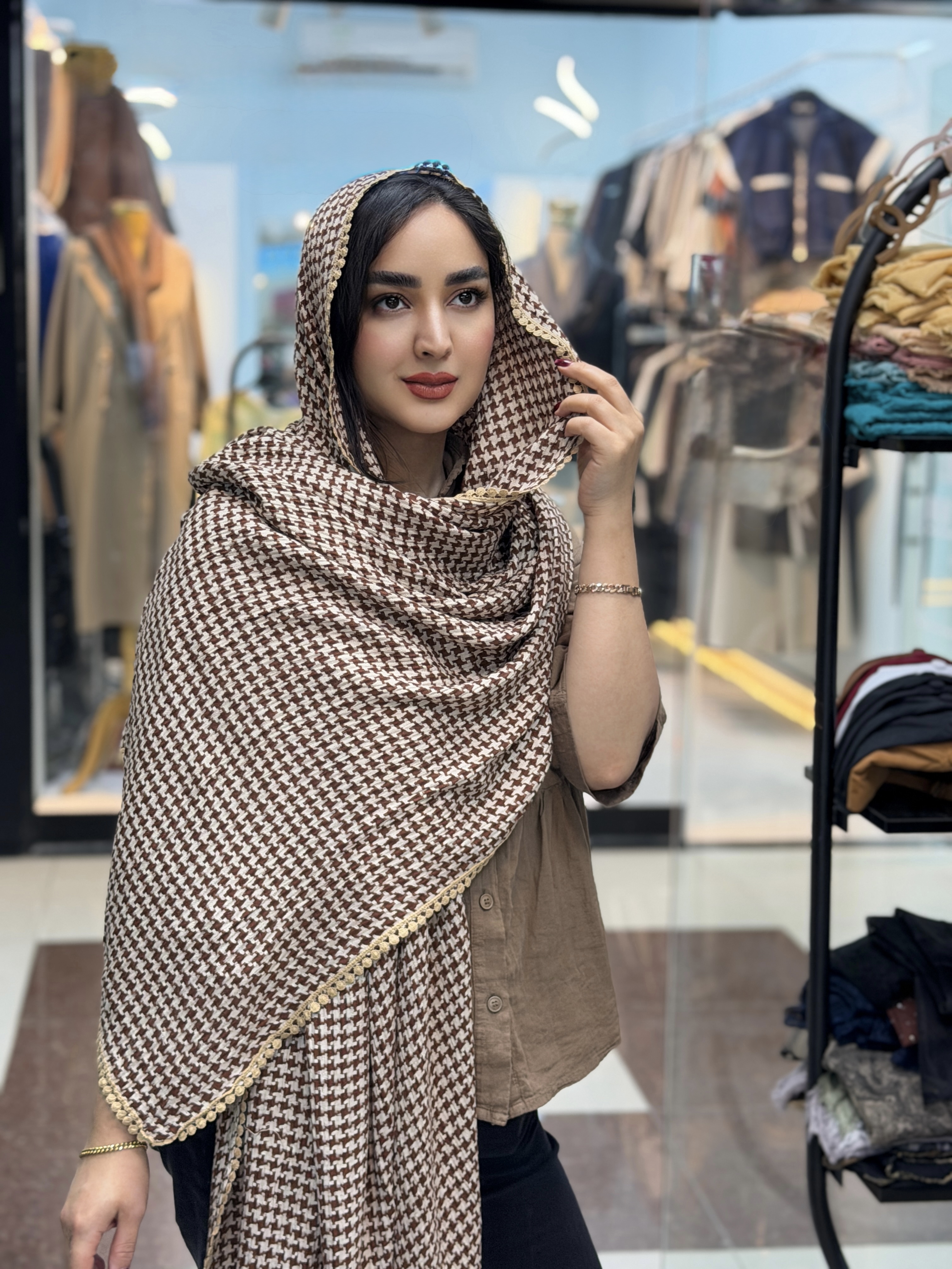 شال نخی پیچازی وارداتی پاییزه در طرح های میکس